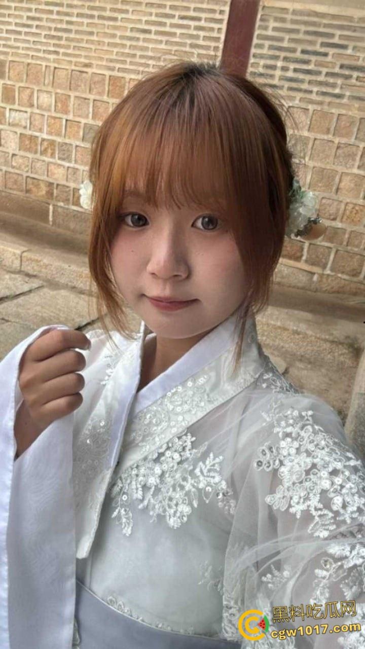 香港大学生【郑怡宣】露脸口交深喉舔屌，男友无套猛干高潮颜射，肉棒狂插G点！