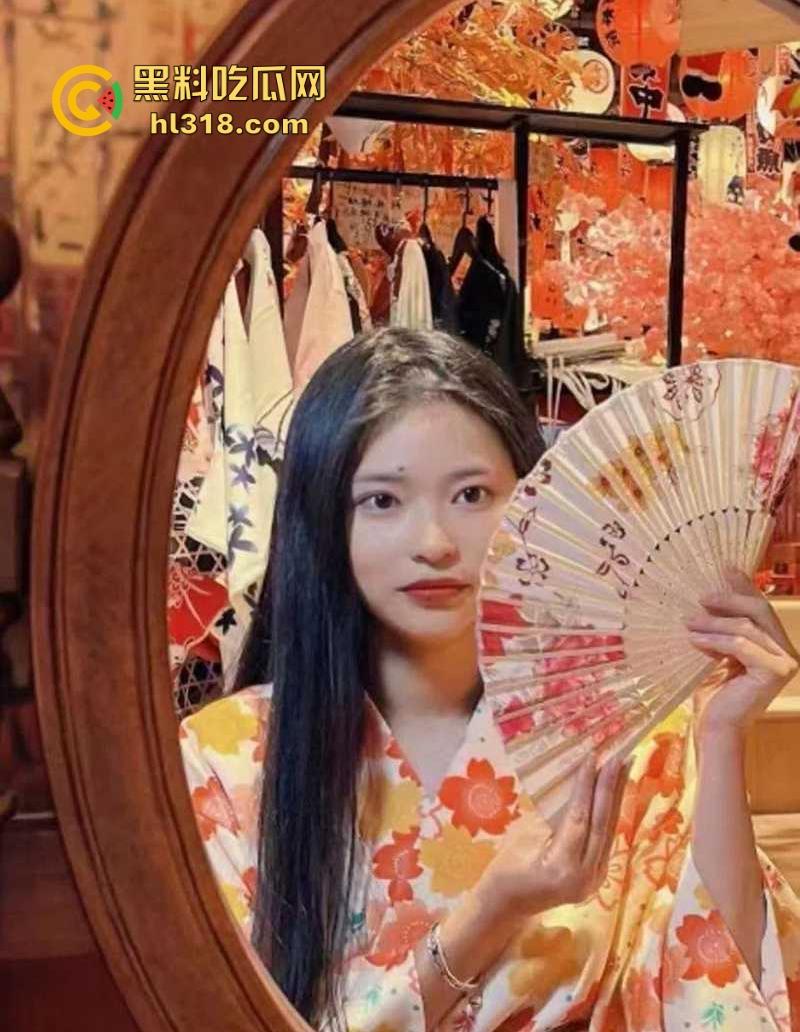 长春师范学院美术老师【秦诗诗】悬空抱起大力猛操，主动上位骑乘榨精，反差本性完美暴露！