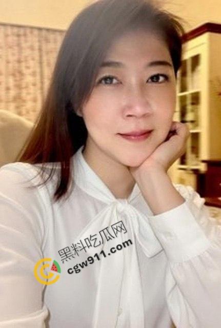 海角大神强上醉酒的妈妈！北京老哥语音通话指导我操老妈，刺激到老妈流水很多