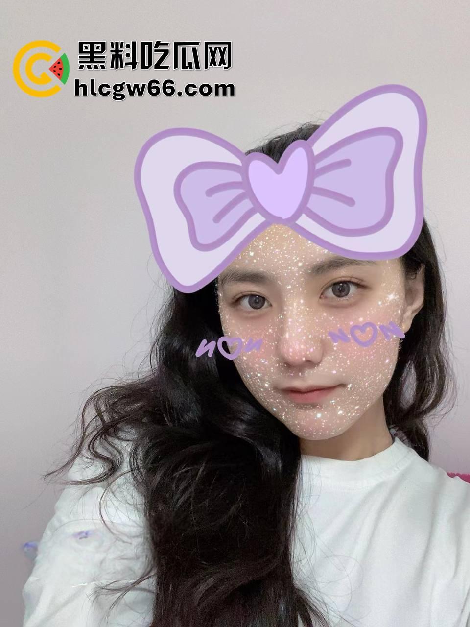 成都女大学生【林青赟】转校上海读书，每天和对象裸视频，让对象受不了打飞机射屏！