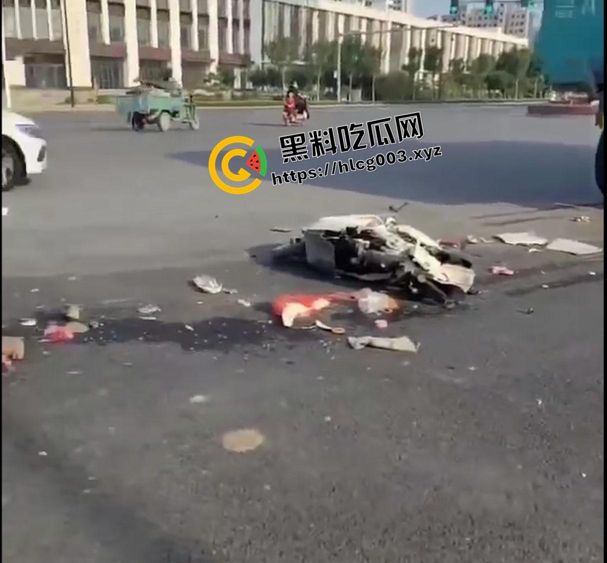 血腥慎入！济南商河车祸现场 脑袋被压爆 脑浆和内脏散落一地 现场视频流出