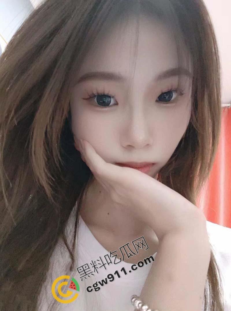 安徽芜湖00后学妹【赵子怡】背着男友约炮！调教成SM女王，癫狂情趣内衣大秀，链子拉扯，欲火燃烧全场！