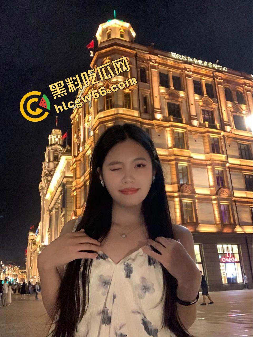 南方学院大三骚御姐【宁宁】外表清冷床上是欠干母狗，被男友后入插到发浪尖叫，粉嫩穴穴连喷三次！