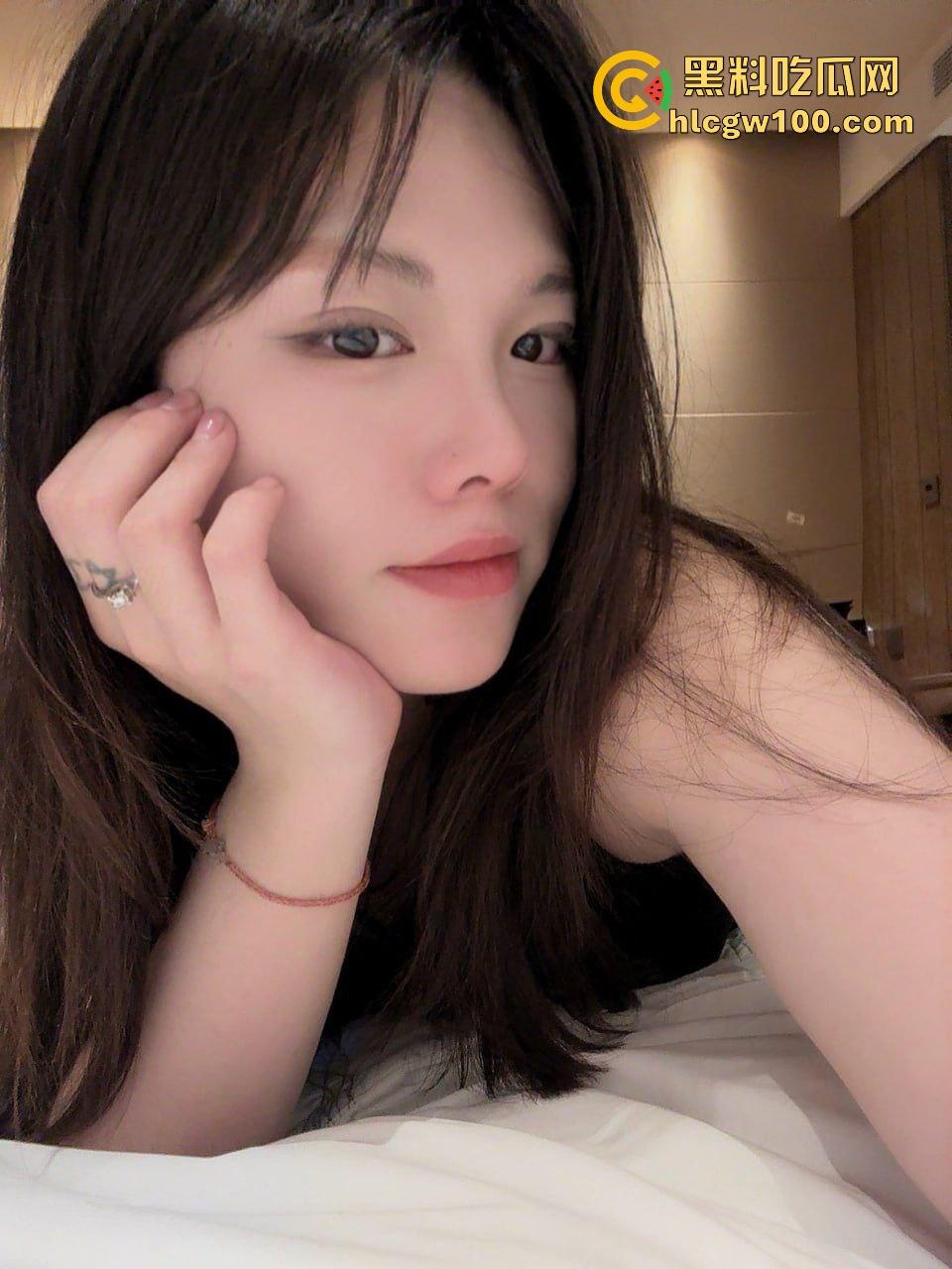 佛山高颜值小姐姐【张梦琪】被男友背刺泄密，私密视频流出吃鸡技术拉满，姿势也挺专业啊！