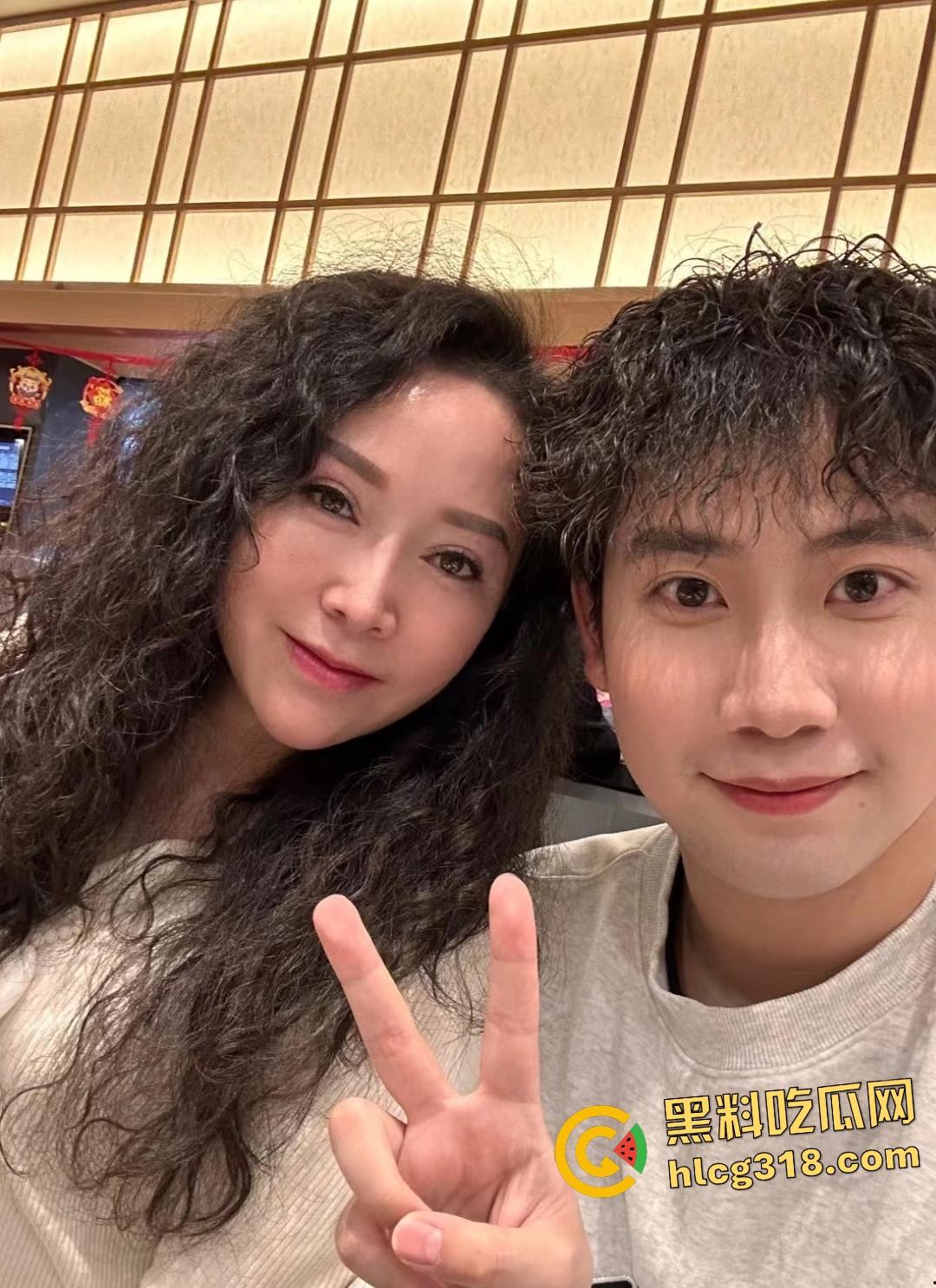 海角王者乱伦熟女妈妈大内射，单亲妈允许儿子逃学来操逼，但是回学校要好好学习哦！