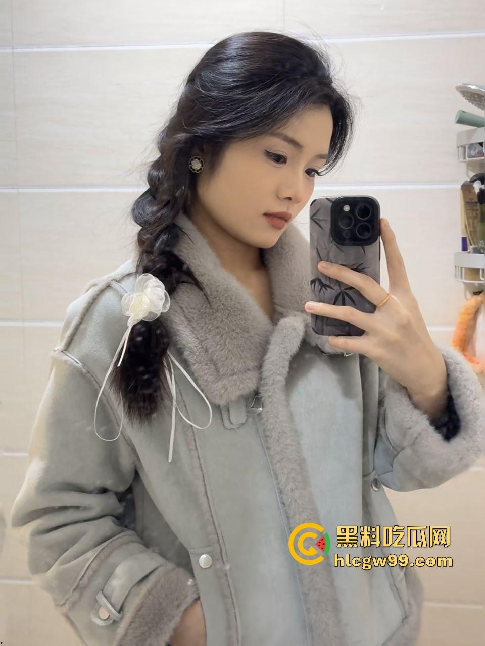 顶级调教大神与淫妻玩新花样，SM网购木枷手铐捆绑强制束缚，古代刑具酷刑惩罚玩弄骚逼！