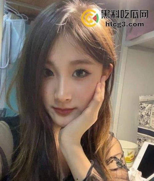 上海艺术学院极品反差校花『方卓威』颜值顶尖的纯欲女神被金主包养啪啪视频流出！