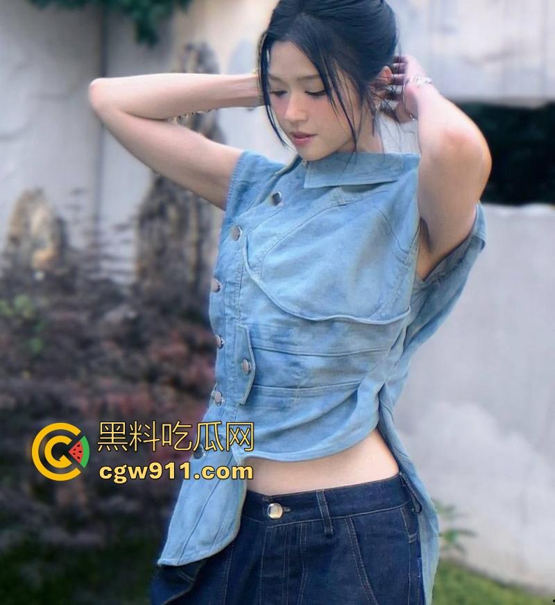 上海大学性感御姐【徐玥莹】与炮友性爱视频泄漏，炮友粗大鸡巴直插粉嫩骚穴，啪啪声震耳，直戳你的原始欲望！