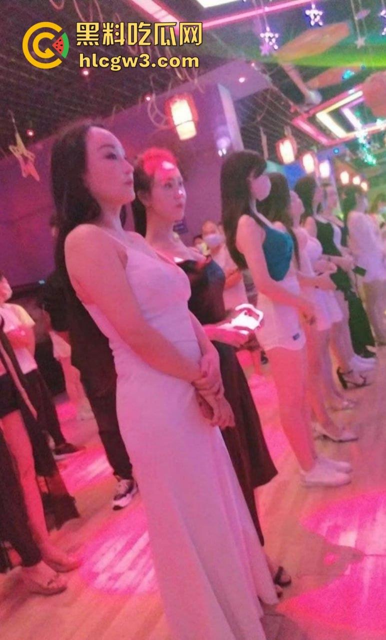 成都疯狂莎莎舞厅变淫乱天堂 抠逼摸奶一条龙口爆玩到飞起 站桩美女如云这夜晚简直刺激到炸！