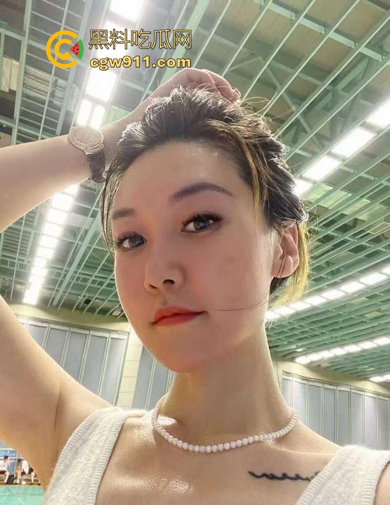 深圳化妆品老板娘【林晴甜】饥渴人妻包男小三释放欲望，脸穴同框淫骚自慰，这种年纪老虎都能榨干！