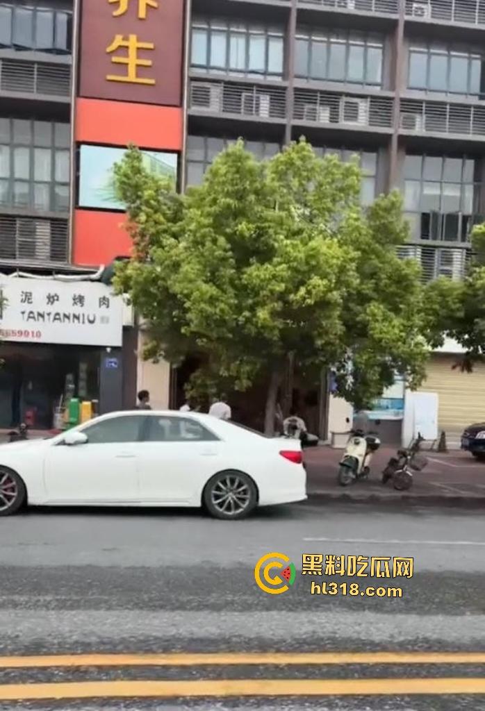 广州小伙去足浴找技师打飞机爽过头猝死，女技师神级手活三分钟撸爆，这体质还去找技师？