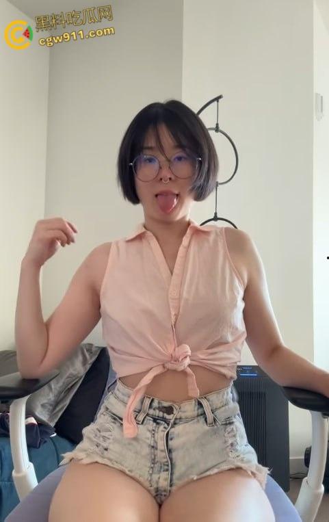 亚裔网黄【annixpress】，极品身材反差眼镜娘，翘臀裸舞直播，嫩逼自慰特写，白虎粉穴被玩弄得白浆直流 ！