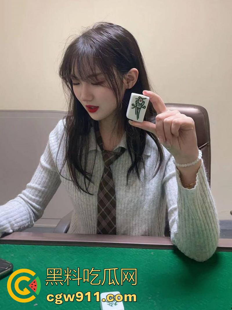 浙江音乐学院母狗【魏婷婷】，逼粉水多性欲极强，约炮大屌体育生玩3p，前后夹击操到翻白眼！