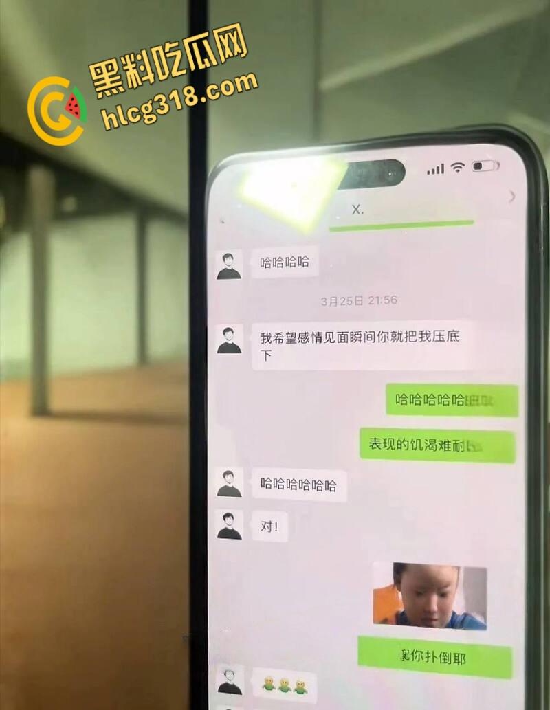 西藏渣男网警【辛修志】，恋爱期间和自己闺蜜乱搞，白吊带无套女上奶子摇摇晃晃，这身材很难不爱 ！