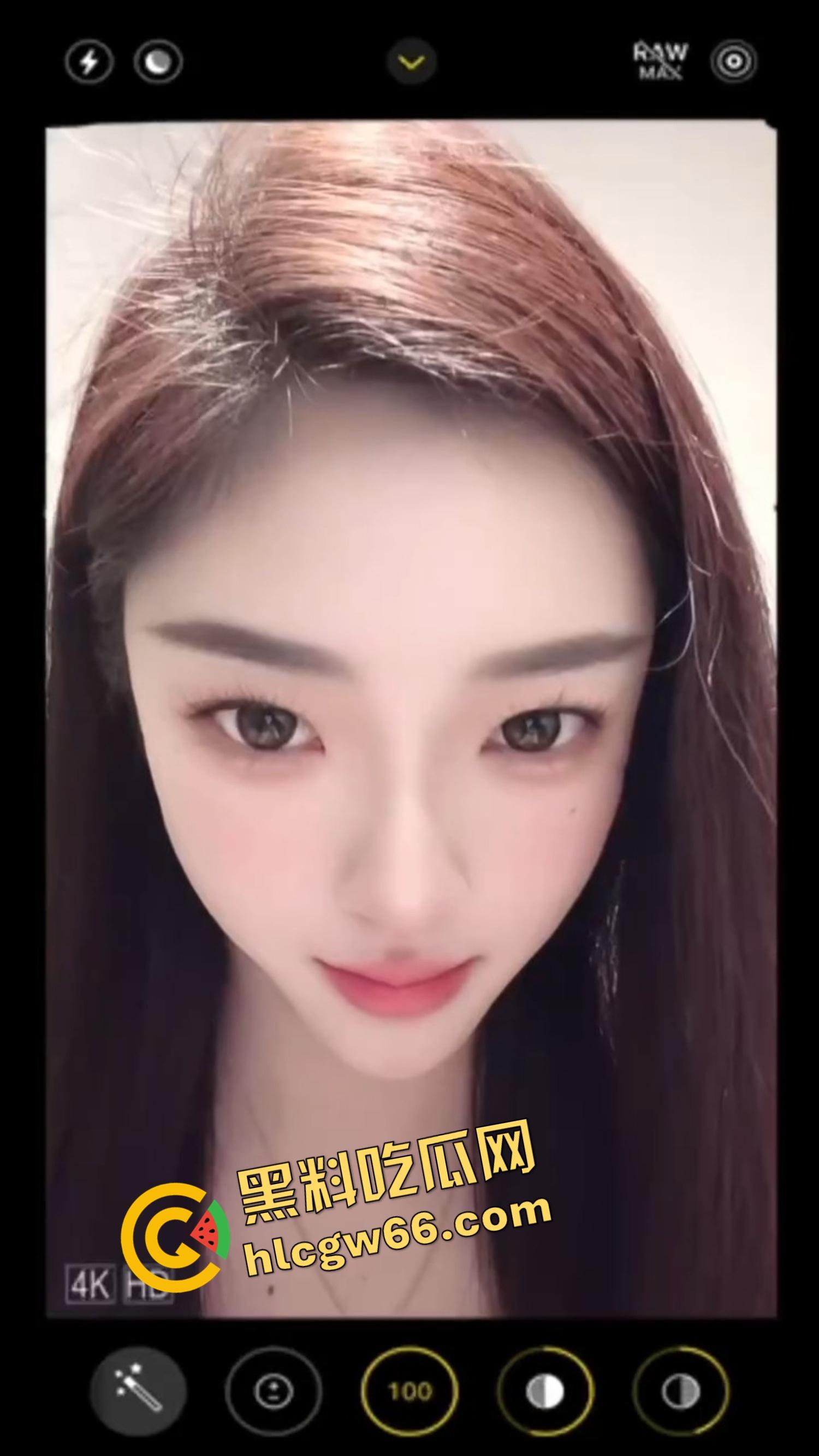 厦门老哥调教爱宠如母狗！街头穿情趣装趴地学狗叫，进男厕舔小便池，一边舔着还一脸享受！