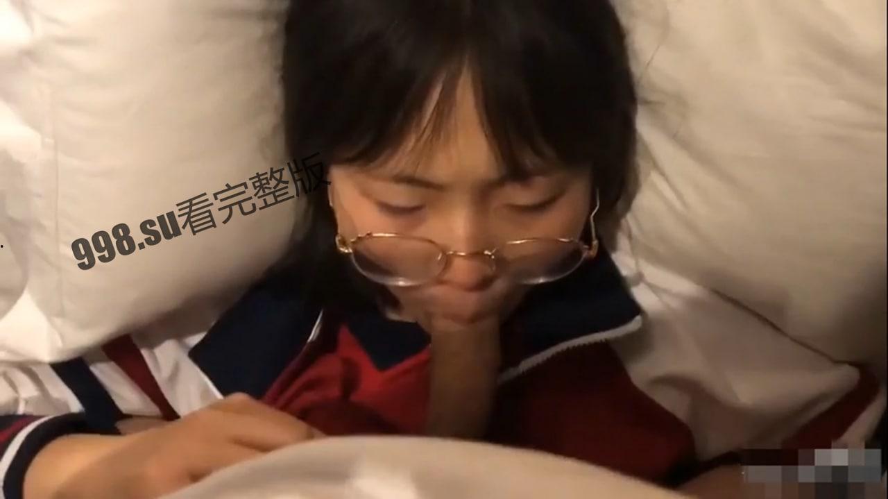 河南实验高中！眼镜学妹穿校服与男友啪啪视频