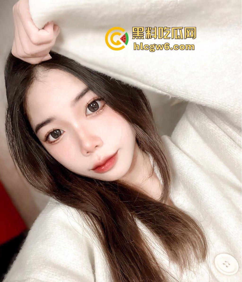 清纯反差母狗【程瑶遥】调教过程曝光！！把脚放在母狗的嘴巴里让其舔干净 满足她。