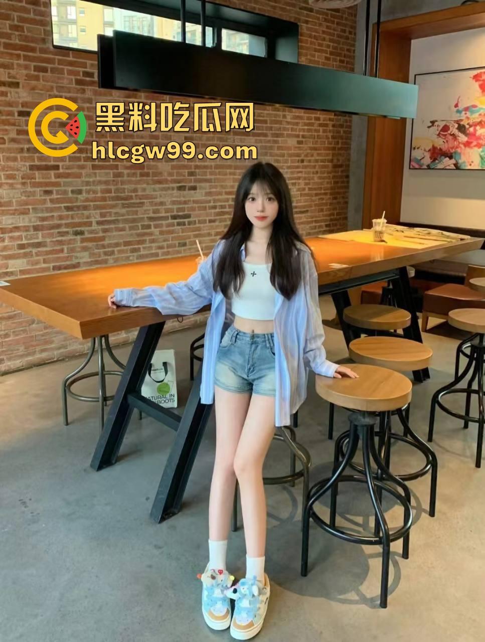 大学生寒假异地久别重逢，见面就开干，满房都是爱液和喘息，从床干到地，抱着不撒手猛猛干久别胜新婚！