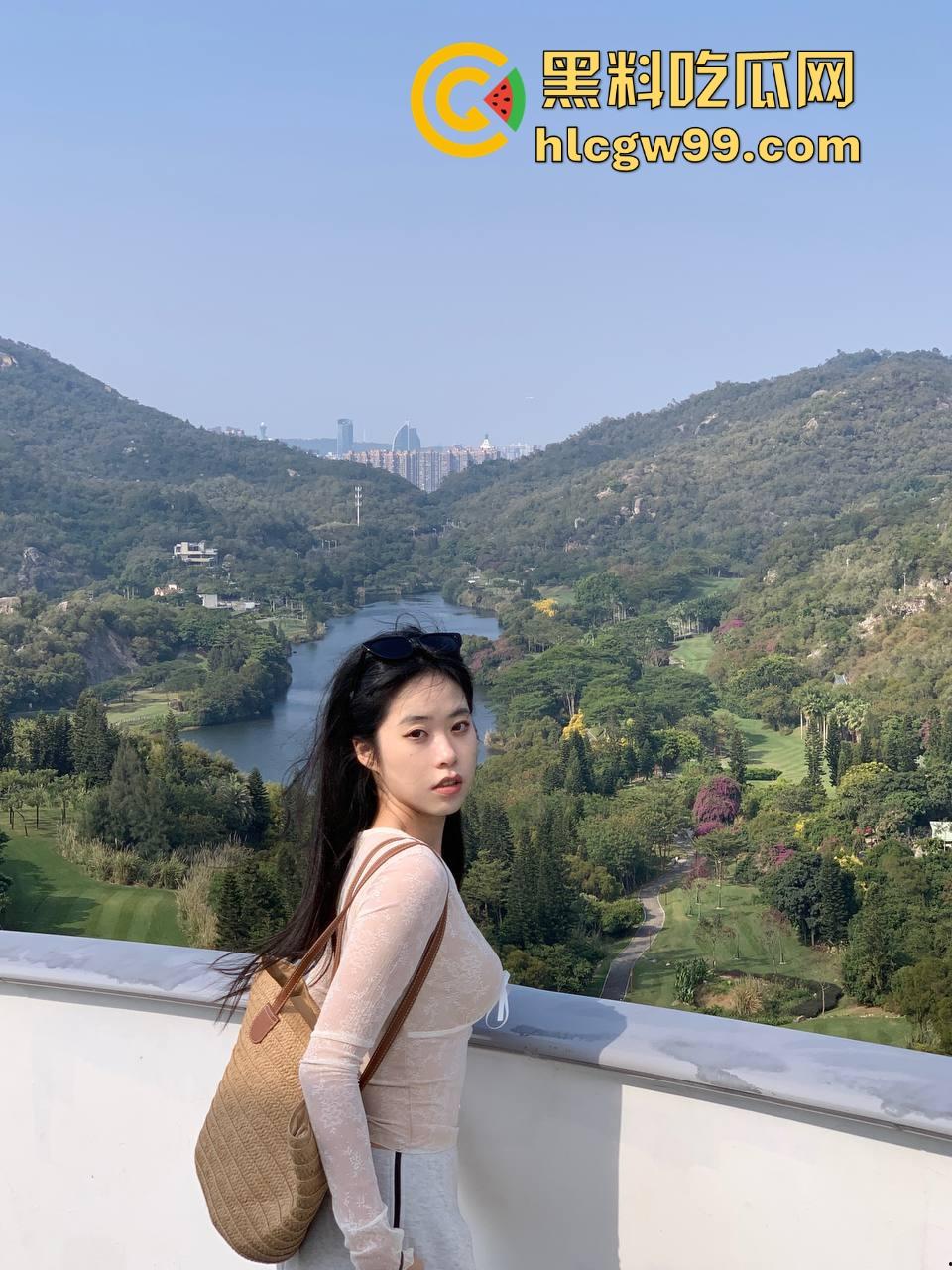 老板颜值即生产力，理发店冲着蚂蚁腰和蝴蝶背来的客人挤破门，贵得让人心甘情愿，这贵是真有贵的道理！