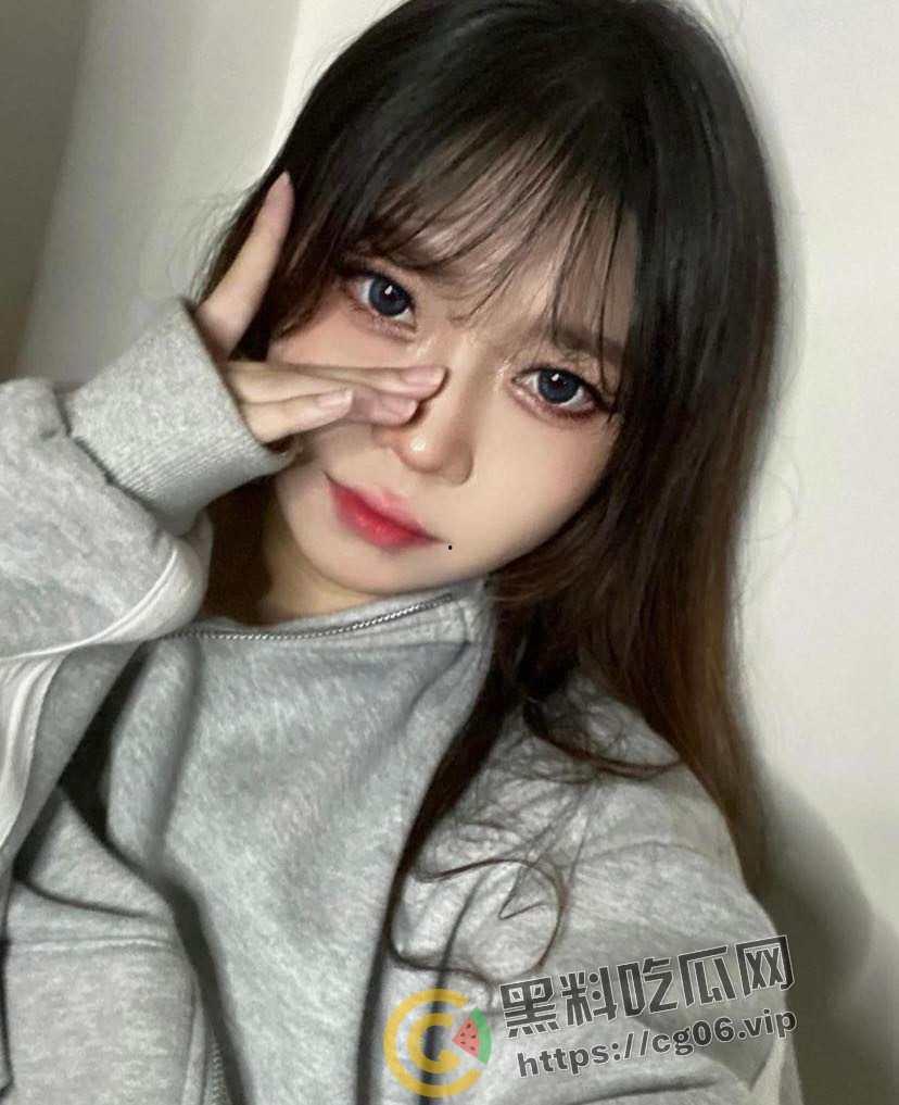 广东科技大学大一新生  粉头发的妹妹 追着体育生学长求草 主动要求录像 颜值风骚一顶一的棒