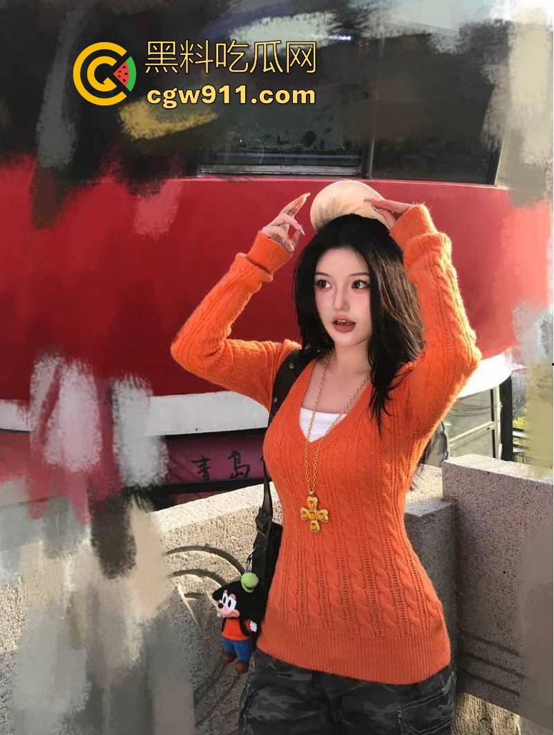 深夜私会性感嫂子，嫂子一见面就迫不及待就脱衣的骑乘上来，被我无套操得直冒白浆，最后内射精液狂流！