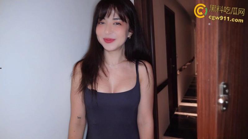 欧美混血女神【LunaLoveKiss】，巨乳美腿模特跪地口交，极品翘臀完美身材，无套中出白虎嫩穴 ！