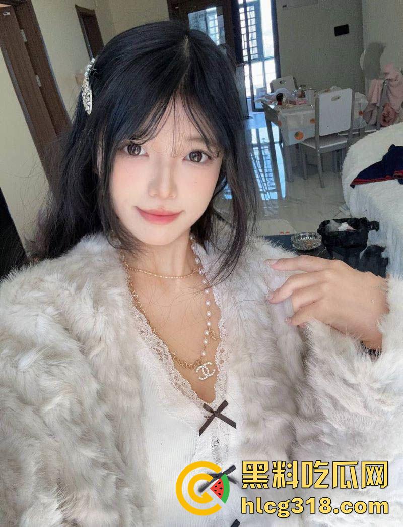 体育生约啪西安交大校花女神橙子，绝美颜值长腿女神，成为大屌下的性奴，捏着圆润蜜桃臀，疯狂抽插无毛嫩鲍！