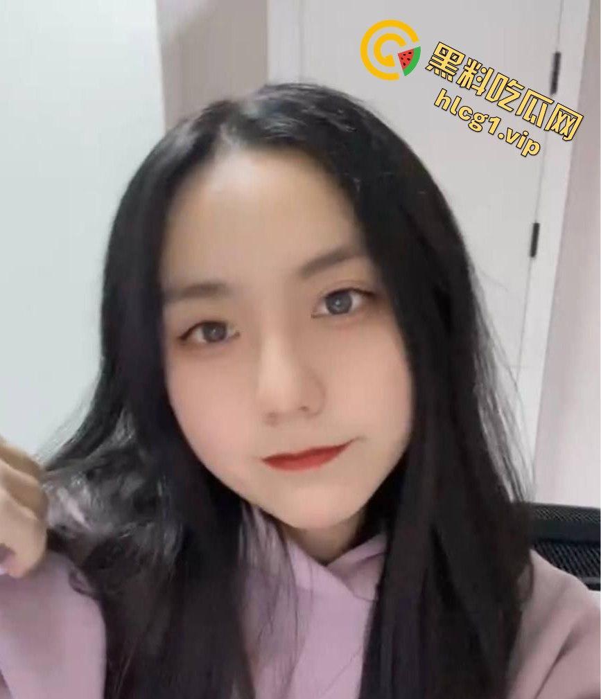 石家庄财经政法大学大二学妹『李相仪』被男友调教视频流出！黑丝开档掰穴跳蛋自慰！