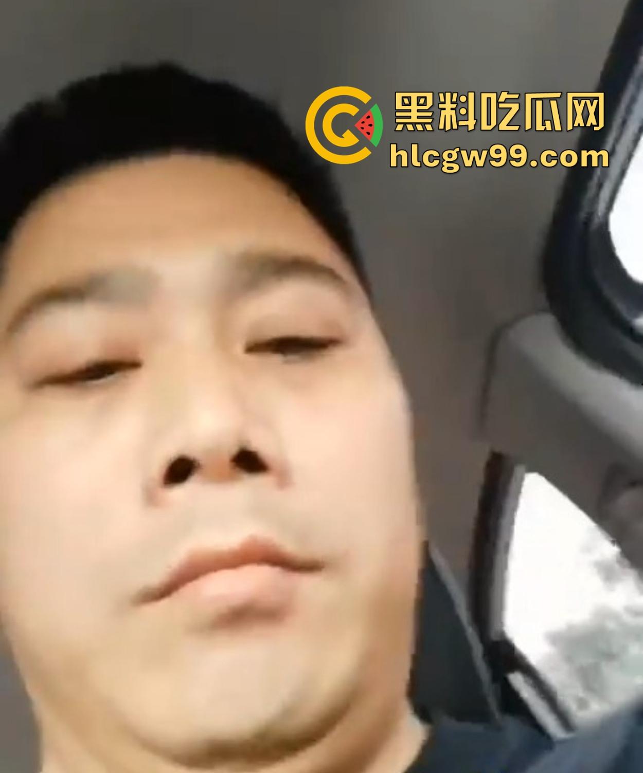 小情侣滴滴车上欲火焚身,摸奶抠逼激情热吻，司机师傅看懵了，这要不是有人估计直接开干！