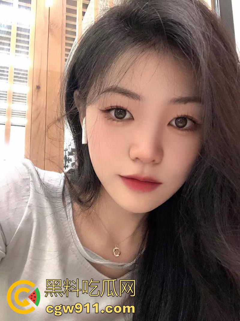 昆明理工大学系花【李梦静】，大长腿御姐女神，跟体育生学长酒店打桩爆操，吃鸡巴的样子还真是淫荡！