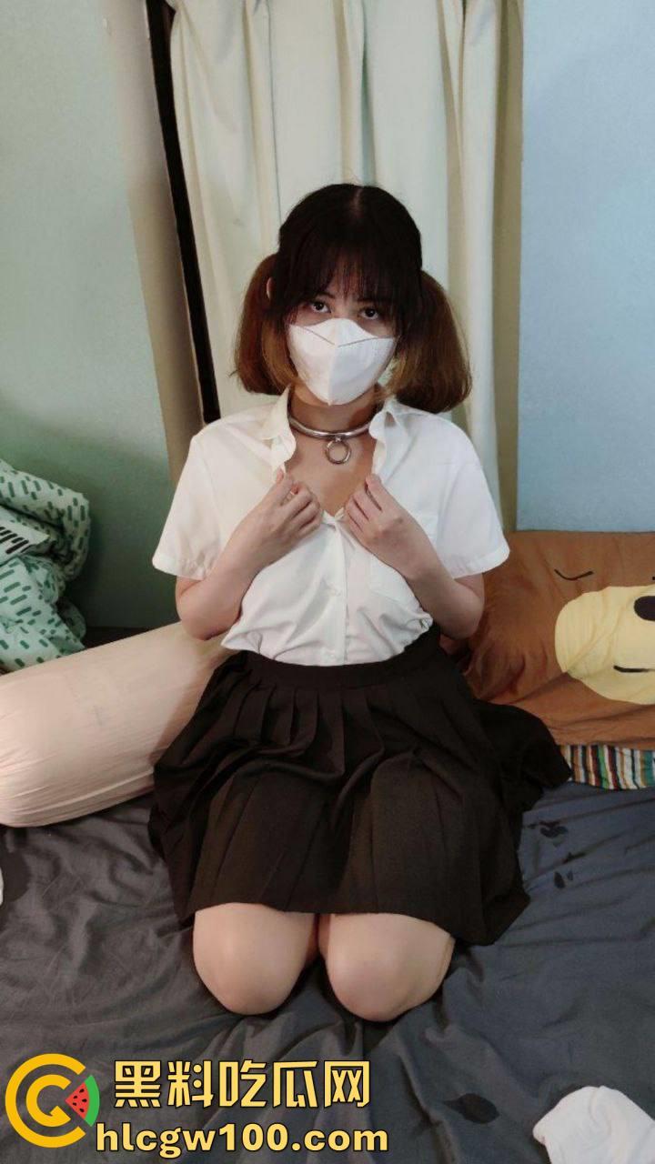 调教极品白虎小萝莉，后入嫩穴淫水直流，肛塞炮机玩弄屁眼把妹子都搞哭了