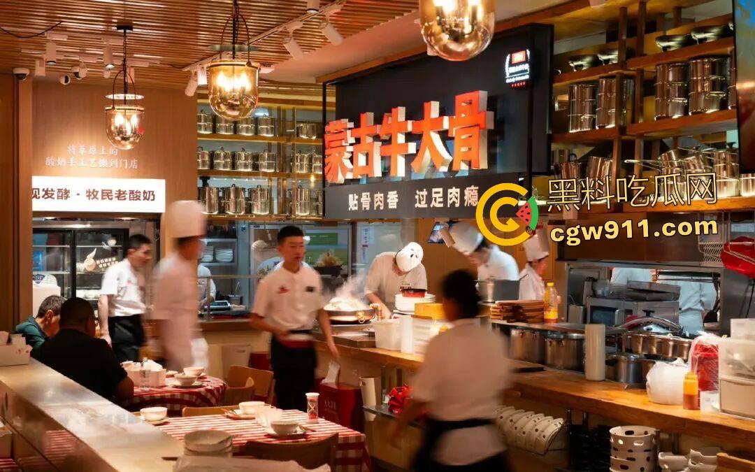 罗永浩铁拳砸西贝预制菜黑幕!贾国龙天价公关军团跪舔,起诉反转低头道歉和解,亿万餐饮帝王变软骨头!