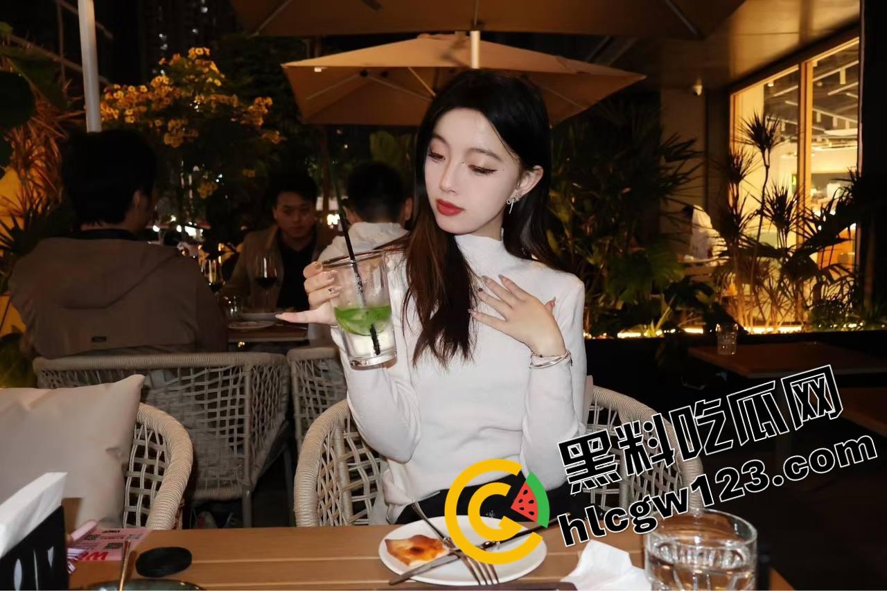 不是每只鲍都是九头鲍，这户型才叫王炸，包裹感拉满，牛子进去就不想出来，黑料吃瓜热推极品骚穴！