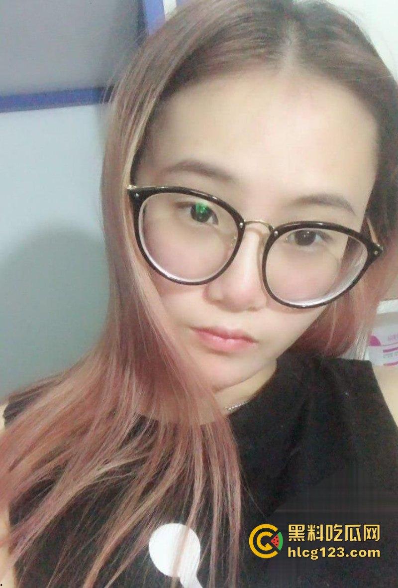 湖北襄阳96年漂亮少妇【潘颖聪】裸贷到期未还款 曝光劲爆自慰视频 水多到屏幕都快被喷湿！