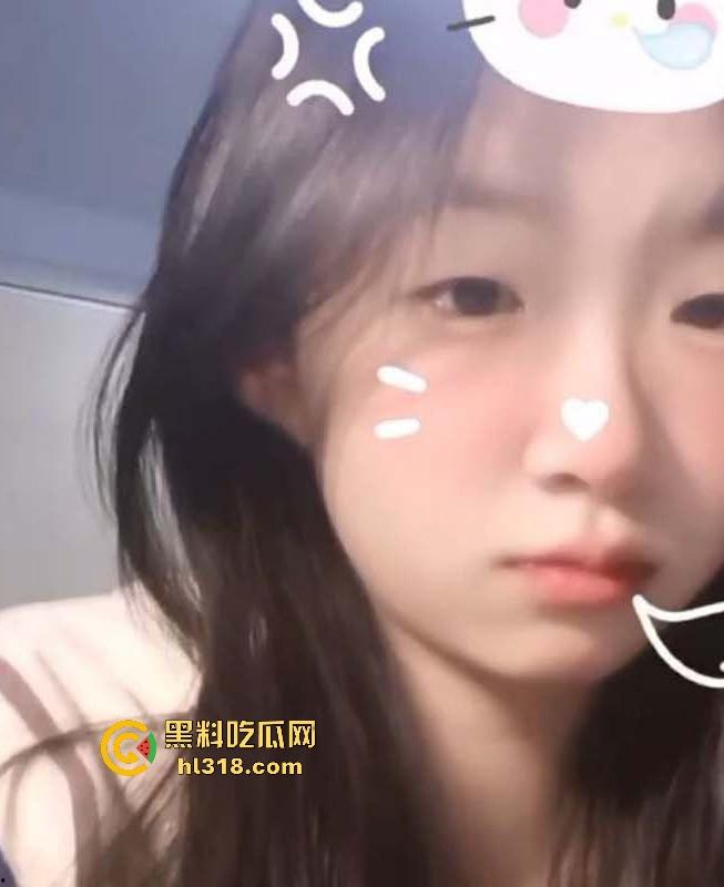 浙江台州眼镜女神江雯婷自慰视频疯传！摸奶抠逼诱惑隔壁老大爷，这奶看着一股清纯味！