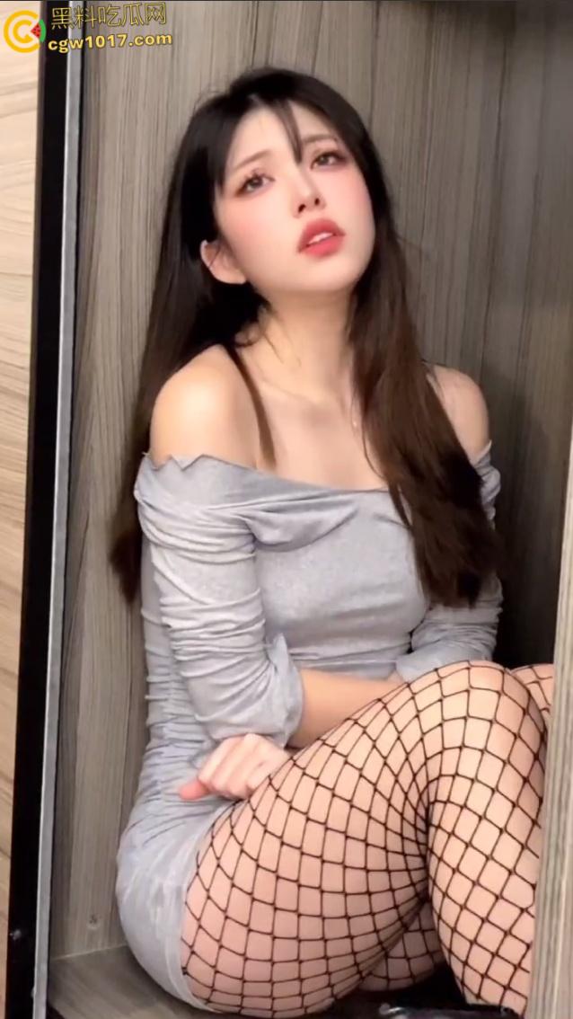 韩国极品尤物【tinaislove】，性感JK渔网诱惑，成为财阀肉便器露脸口交，被后入打桩爆操肥臀狂抖！