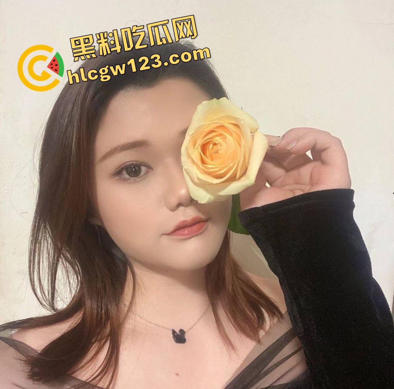 山东07嫩妹子【焦思思】初入职场就被大屌主管后入暴操，打桩干穿小嫩逼，淫水满盆忍不住喷水浪叫！