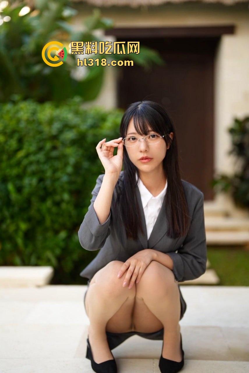 海角乱伦，把醉酒后的堂姐操醒， 魔鬼身材令人窒息，手指揉搓骚逼，无套猛插打桩，淫水四溅！