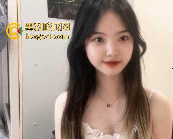 邮电大学清纯外表下的小母狗！『谢艺菲』不雅视频曝光，恋父情结浓到溢出屏幕，主动撅屁股等大叔宠幸！