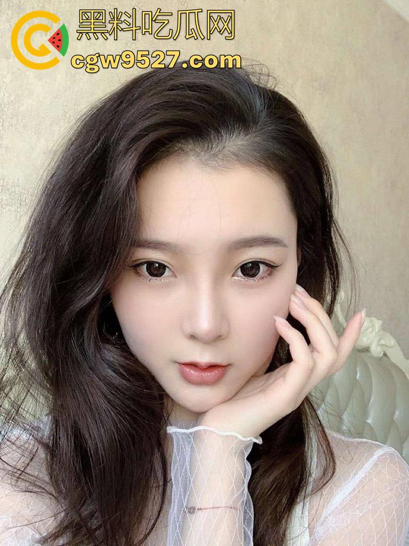 瓜友投稿芭蕾舞女神，高颜值完美身材尤物，修长美腿翘臀饱满，这样的妹子插起来，是不是什么姿势都会？