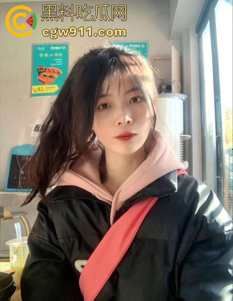 云南贵州娇小身材长腿美女【苏慧淼】，超爱吃屌的火辣嫩妹，肌肤白嫩美腿超长，被怒射一脸超刺激！