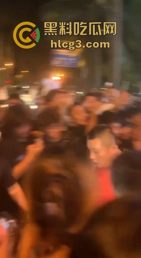 8.15海口抓嫖事件：爱赌的爸、生病的妈、上学的弟，破碎的她还有谁能帮？该管的不管，该抓的不抓！