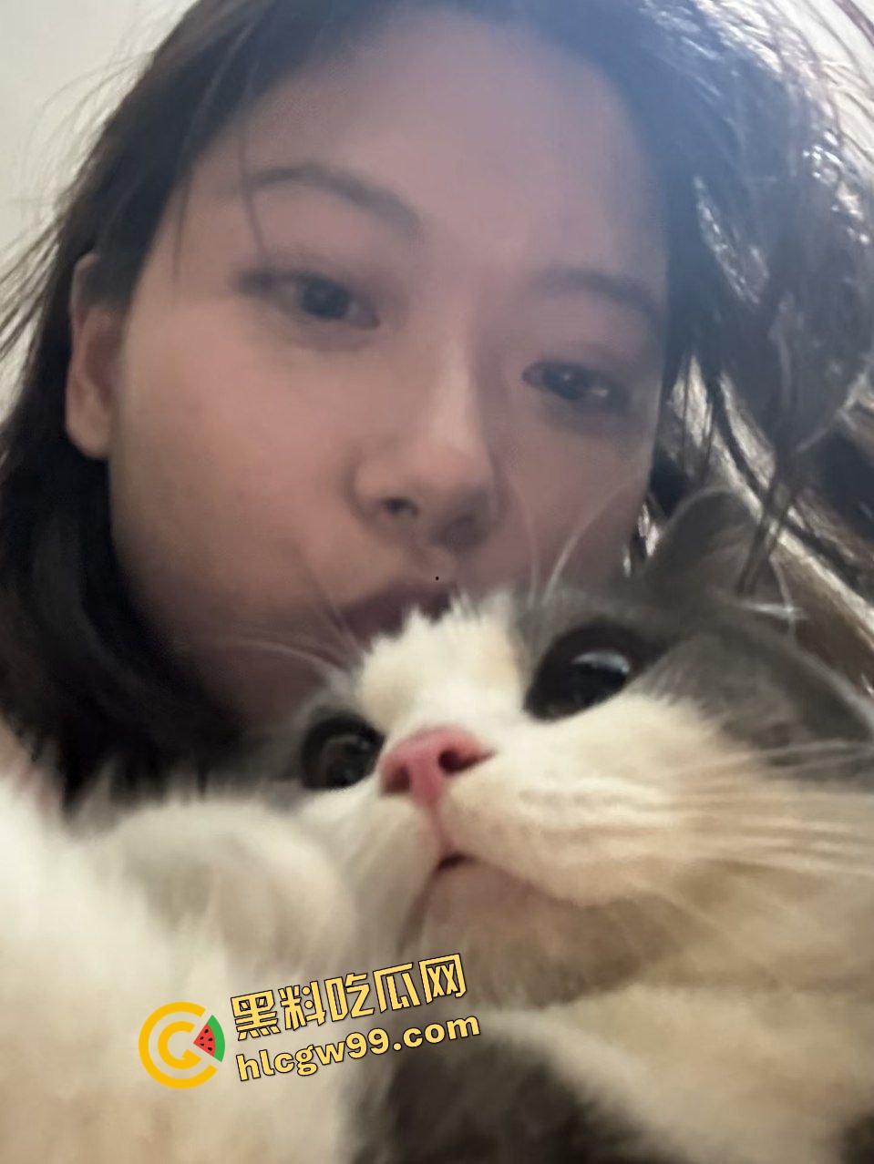 广东佛山反差人妻小少妇【张霞】当小三偷情被活捉，街头扒光衣物露奶露逼殴打谩骂！独家曝光流出！