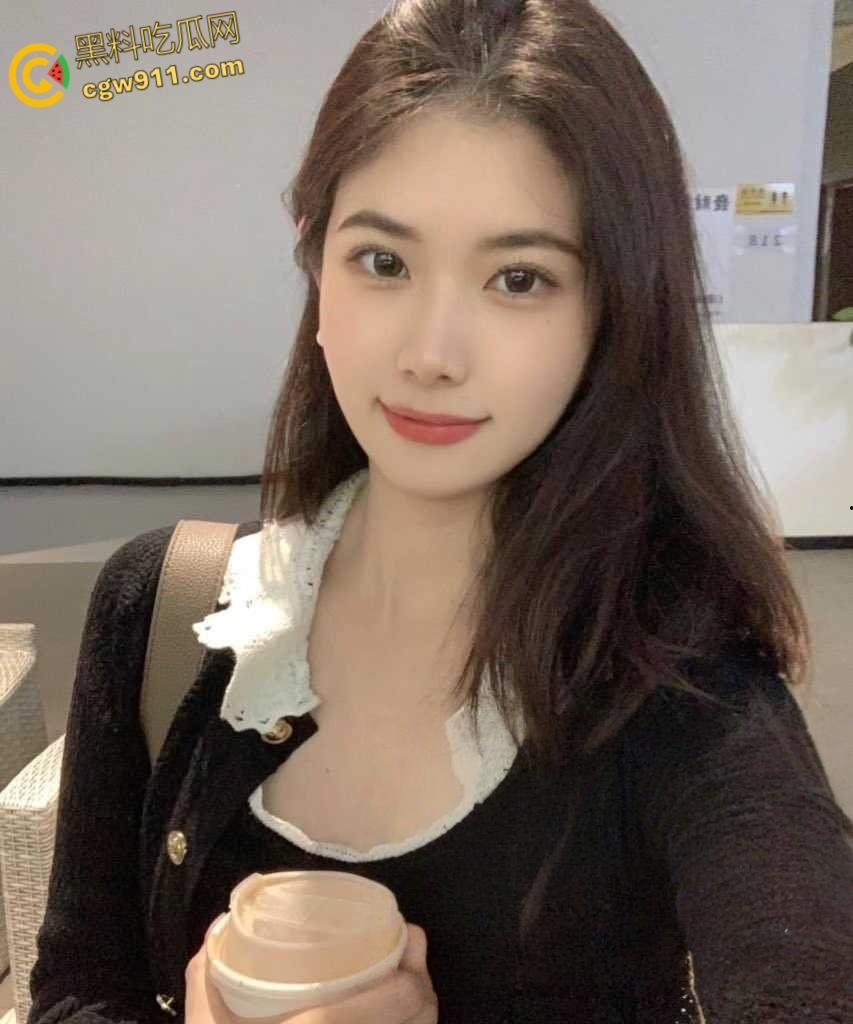 四川建设银行贷款经理【陆新菁】，极品御姐肉丝美腿，被银行大客户包养，被操的淫语不断，丝袜美臀全是精液！