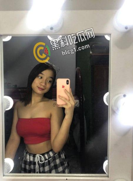 外网模特面试门！漂亮学妹被假经纪人欺骗 主动掰开鲍鱼看看是不是处女！