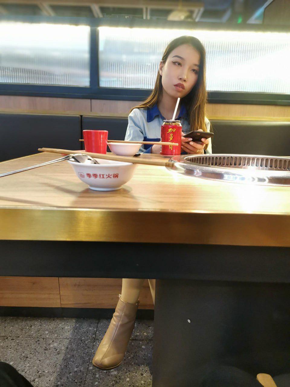 超真实迷奸！大神约炮南宁02年大学生 下药迷倒狠狠的玩 滴蜡 鞭打 死猪一样的嫩妹子 逼逼超紧