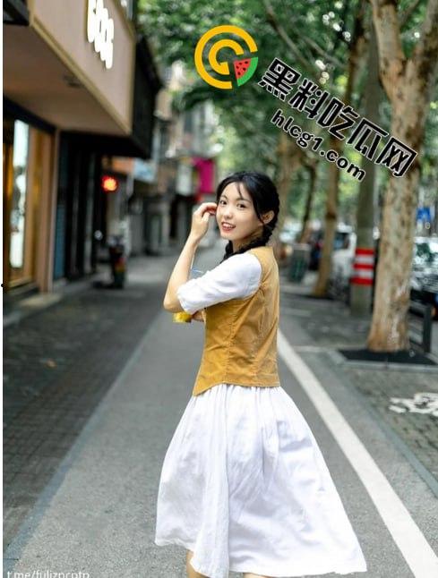 网红美女兔牙蛇蛇 表面上看是清纯美女想不到私底下有如此淫荡的一面 化身魅魔疯狂榨精