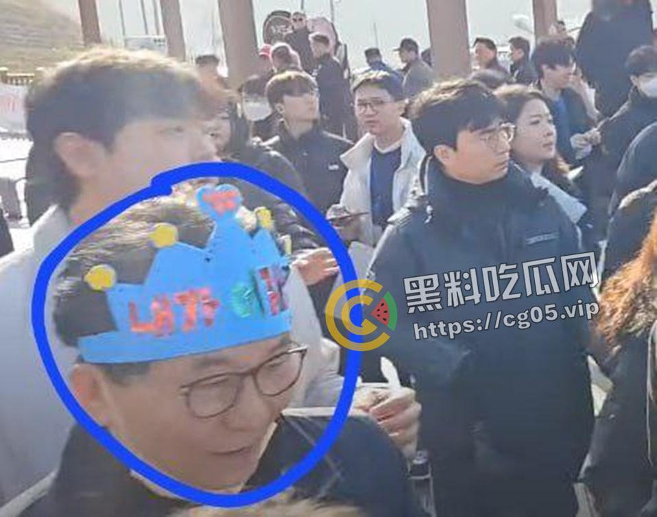 韩国最大在野党共同民主党党首【李在明】釜山参加活动遇刺 颈部受伤 【尹锡悦】紧急发布声明严查 疑似贼喊捉贼