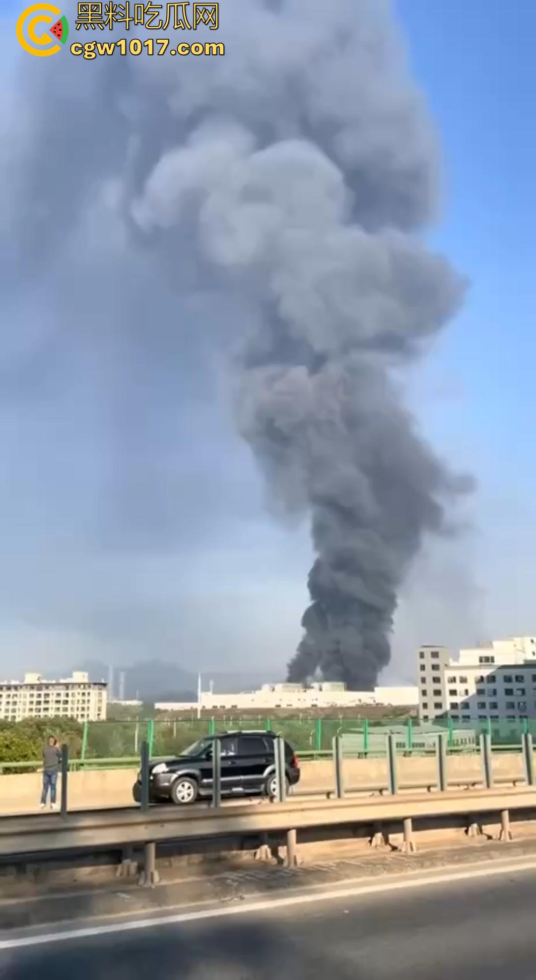 义乌光伏巨头正泰新能厂突发大火 赤岸镇浓烟冲天 全市消防出动几十车救火 全城围观！