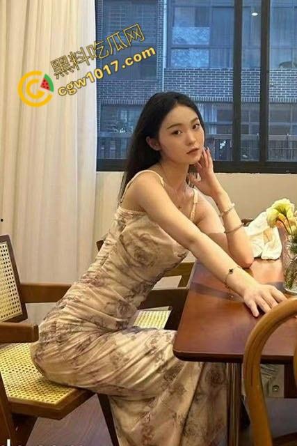 深圳南山国际学校【肖俞葫】与男友私拍视频流出：御姐气质风情万种，傲人身材爆炸眼球！